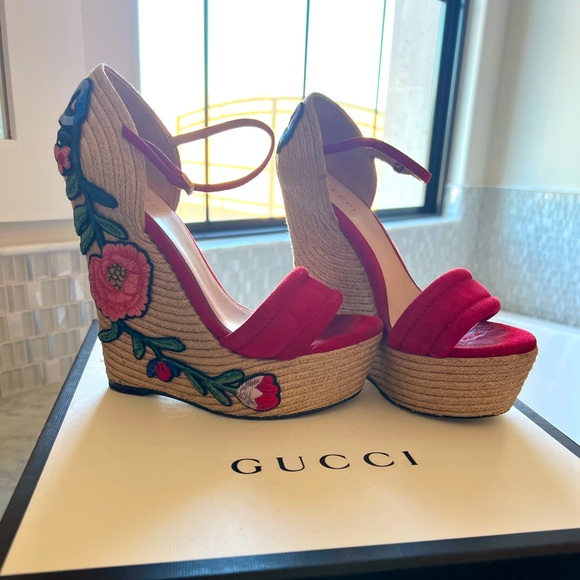 Gucci floral wedge heel size 36 - Picture 1 of 8